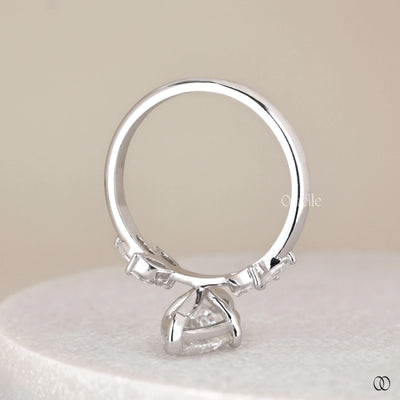 V prong ring securing marquise cut diamond