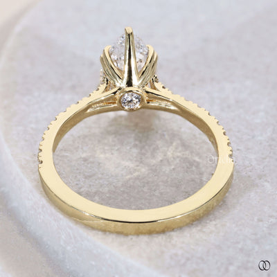 Pear cut diamond ring with twisted design band