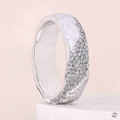 prong setting hammered design men ring