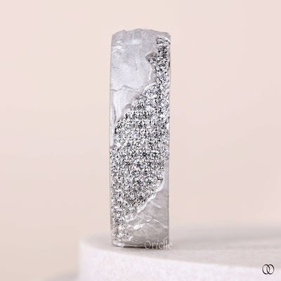 textured surface band round diamond style