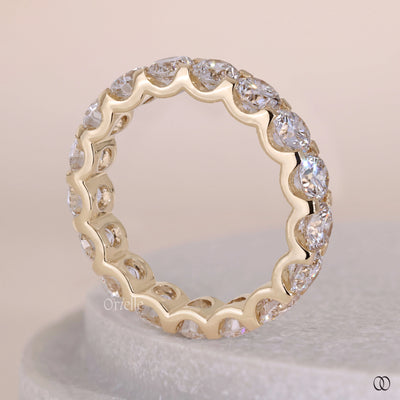 U cut pavé band with sparkling diamond accents