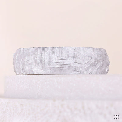 unique setting band hammered diamond ring