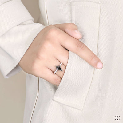 pear cut ring 4 claw prong halo design
