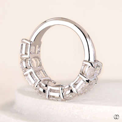 basket set wedding band shared prong style
