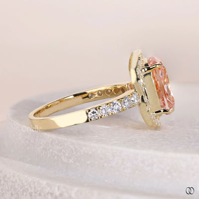 Cushion diamond ring with prong setting in gold
