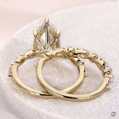 shared prong wedding band pear diamond ring
