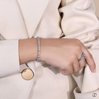 unique pear diamond bracelet tennis design
