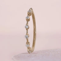 Round Diamond Wedding Band With Floating Bubble Style