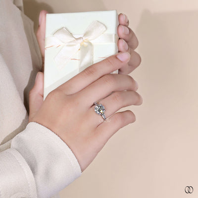 unique design ring round cut diamond engagement ring
