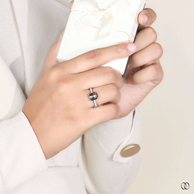 claw prong salt and pepper engagement ring
