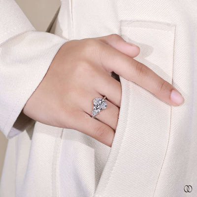 double claw prong ring oval diamond engagement ring
