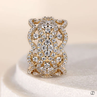 vintage style band filigree moissanite design
