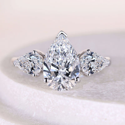teardrop wedding ring pear cut diamond engagement ring
