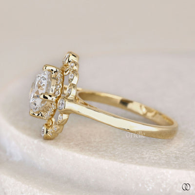 Leaf style design ring with round cut diamond
