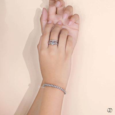 lab grown diamond pear tennis bracelet design
