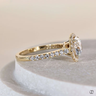 Cathedral setting ring with round diamond centerpiece
