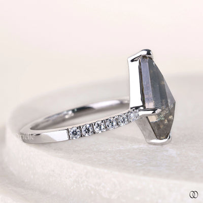 designer style ring pear moissanite gold ring
