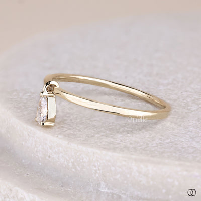 solitaire setting ring pear cut gold ring

