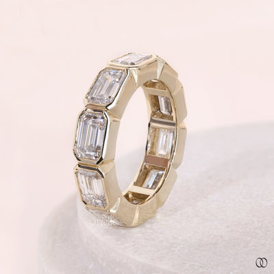 lab grown diamond band emerald wedding band
