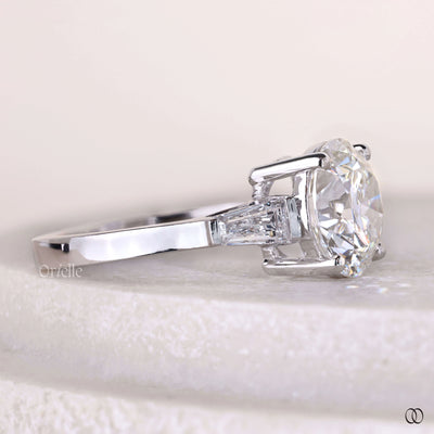 round cut engagement ring thriller setting ring
