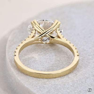 Double claw prong ring securing oval diamond east west
