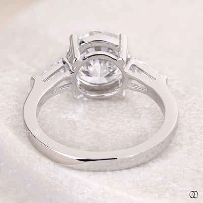 tapered baguette side stone round cut diamond ring

