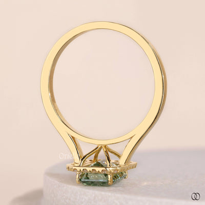 unique setting ring emerald green diamond ring
