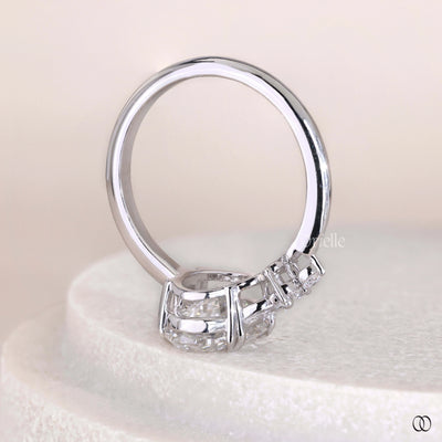 unique design ring oval cut diamond ring
