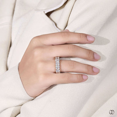 shared prong band radiant moissanite gold band
