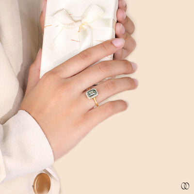 lab grown diamond ring emerald green design
