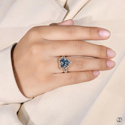 fancy vivid blue diamond ring gold setting
