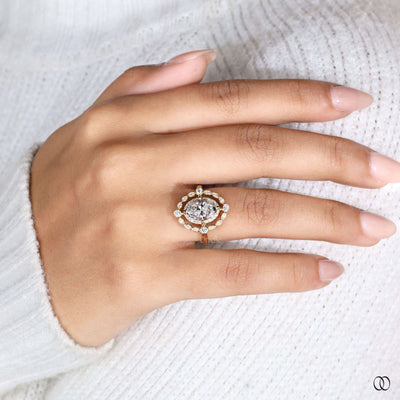 Cathedral setting ring supporting oval cut diamond
