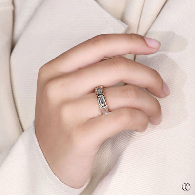 yellow gold ring emerald diamond wedding band
