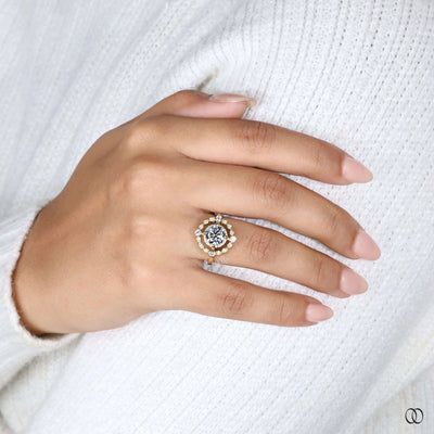 Marquise outline setting ring accenting round cut diamond

