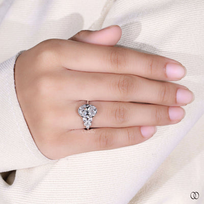 oval cut diamond ring side stone marquise ring
