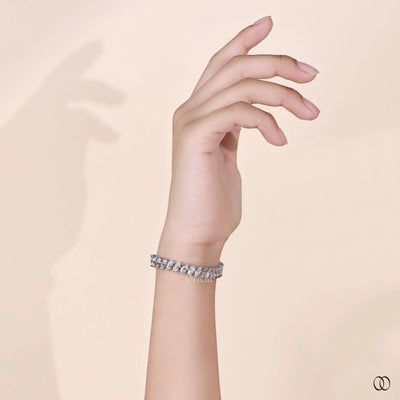 sparkling marquise diamond tennis bracelet in gold
