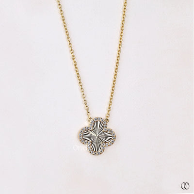 flower style pendant round diamond gold pendant
