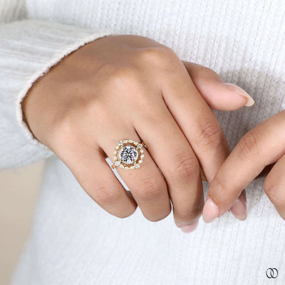 Bezel setting ring paired with round cut diamond
