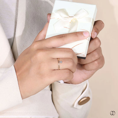 lab grown diamond ring pear cut gold setting
