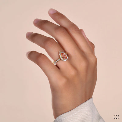 Unique setting ring with distinctive diamond detailing
