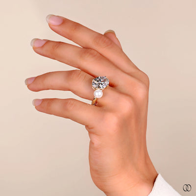 white pearl ring toi et moi diamond setting
