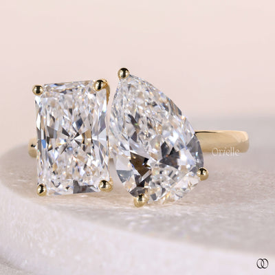round prong toi et moi diamond ring
