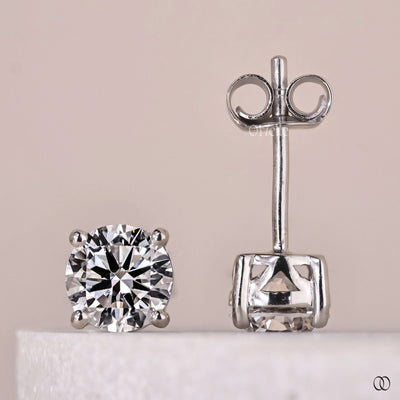 stud earrings white gold round diamond setting
