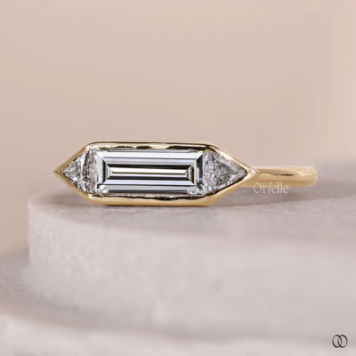 yellow gold ring three stone diamond design
