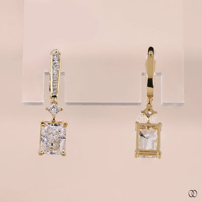 drop huggies style earrings yellow gold
