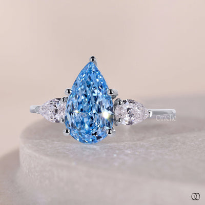 White gold ring with a refined diamond setting
