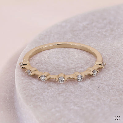 Floating bubble band with unique diamond details

