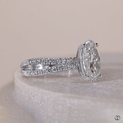 18K White Gold Split Shank Pave Oval Diamond Ring