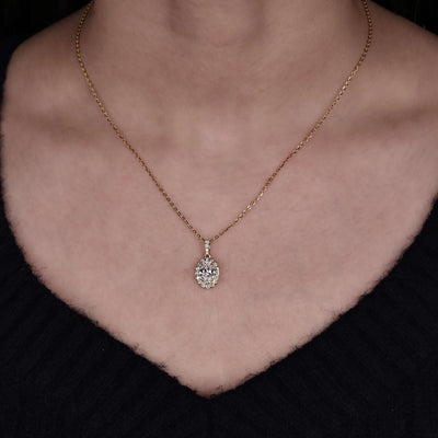 Bail design pendant with elegant details and a refined gold finish
