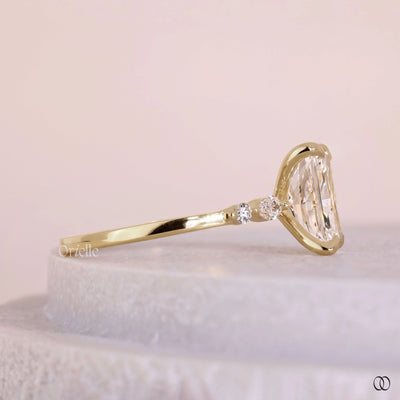 Ring settings prong with classic diamond detailing
